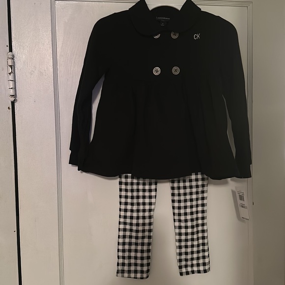 Girls Calvin Klein Black & White 2 Piece Set - Picture 5 of 6